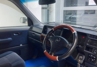 Подержанный автомобиль Honda Stepwgn 2000 года (8 фото)