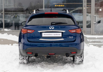 Подержанный автомобиль Infiniti FX 2012 года (6 фото)