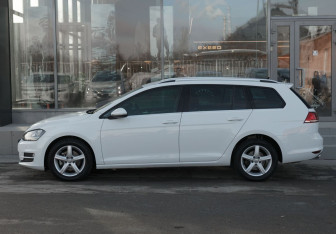 Подержанный автомобиль Volkswagen Golf Wagon 2013 года (8 фото)