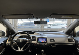Подержанный автомобиль Honda Civic Sedan 2009 года (9 фото)