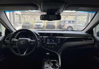Подержанный автомобиль Toyota Camry Sedan 2018 года (10 фото)