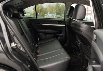 Подержанный автомобиль Subaru Legacy Sedan 2011 года (19 фото)