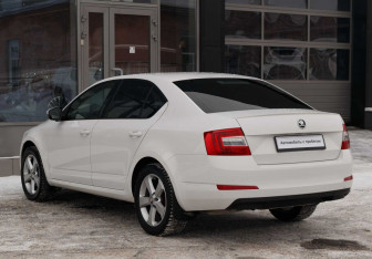 Подержанный автомобиль Skoda Octavia Wagon 2013 года (7 фото)