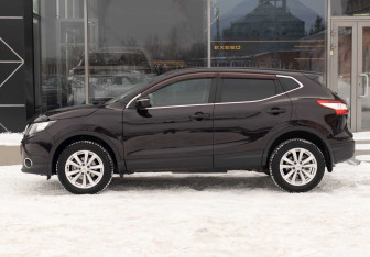 Подержанный автомобиль Nissan Qashqai 2014 года (8 фото)