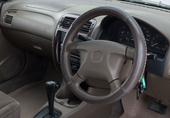 Подержанный автомобиль Mazda Capella Sedan 1999 года (11 фото)