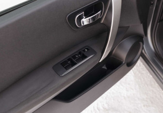 Подержанный автомобиль Nissan Qashqai 2012 года (17 фото)