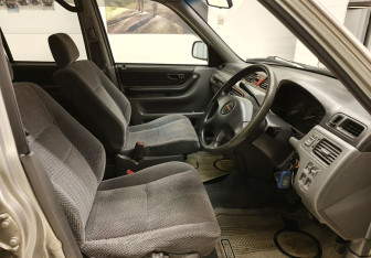 Подержанный автомобиль Honda CR-V 1997 года (8 фото)