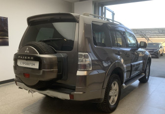 Подержанный автомобиль Mitsubishi Pajero 2012 года (4 фото)