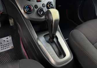 Подержанный автомобиль Chevrolet Aveo Sedan 2012 года (14 фото)