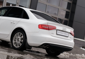 Подержанный автомобиль Audi A4 Sedan 2012 года (10 фото)