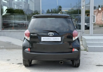 Подержанный автомобиль Toyota Ractis 2014 года (6 фото)