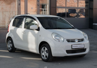 Подержанный автомобиль Toyota Passo 2012 года (3 фото)