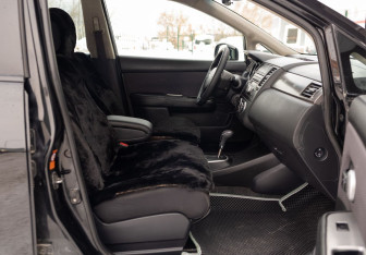 Подержанный автомобиль Nissan Tiida Hatchback 2008 года (19 фото)