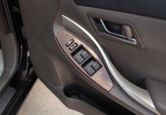 Подержанный автомобиль Toyota Allion 2016 года (16 фото)
