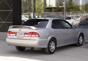 Подержанный автомобиль Honda Accord Sedan 2002 года (5 фото)
