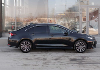 Подержанный автомобиль Toyota Corolla Sedan 2019 года (4 фото)