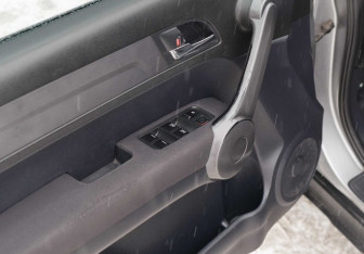 Подержанный автомобиль Honda CR-V 2008 года (15 фото)