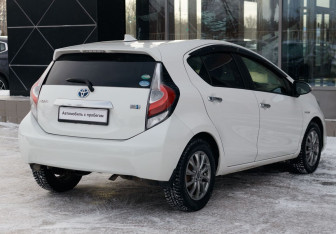 Подержанный автомобиль Toyota Aqua 2016 года (5 фото)