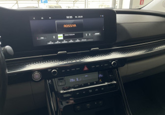 Подержанный автомобиль Kia Carnival 2021 года (14 фото)