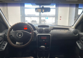 Подержанный автомобиль Renault Duster 2013 года (9 фото)