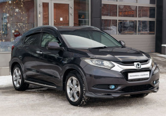 Подержанный автомобиль Honda Vezel 2013 года (3 фото)