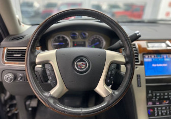 Подержанный автомобиль Cadillac Escalade Suv 2012 года (11 фото)