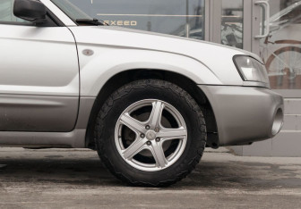 Подержанный автомобиль Subaru Forester Suv 2005 года (9 фото)
