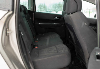 Подержанный автомобиль Peugeot 3008 2012 года (15 фото)