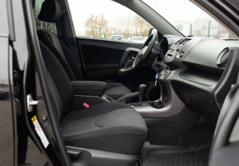 Подержанный автомобиль Toyota RAV4 2008 года (21 фото)