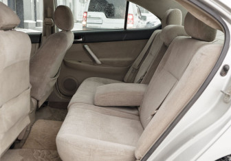 Подержанный автомобиль Toyota Premio 2003 года (16 фото)