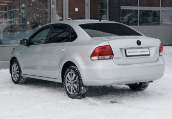 Подержанный автомобиль Volkswagen Polo Sedan 2012 года (7 фото)