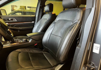 Подержанный автомобиль Ford Explorer 2018 года (14 фото)