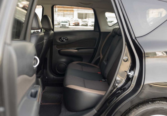 Подержанный автомобиль Nissan Note 2017 года (20 фото)