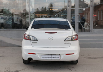 Подержанный автомобиль Mazda Axela Sedan 2012 года (6 фото)