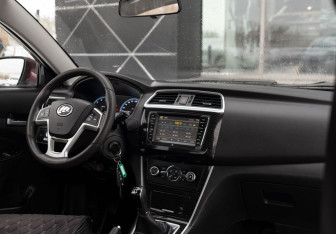 Подержанный автомобиль Lifan Solano 2017 года (10 фото)