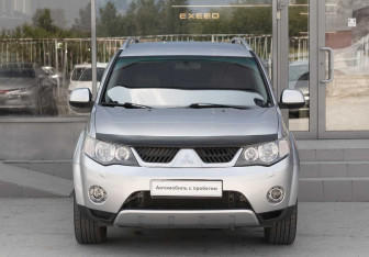 Подержанный автомобиль Mitsubishi Outlander 2008 года (2 фото)