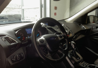 Подержанный автомобиль Ford Kuga 2016 года (9 фото)