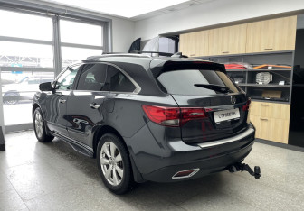 Подержанный автомобиль Acura MDX 2014 года (6 фото)