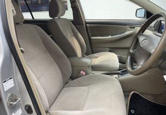 Подержанный автомобиль Toyota Corolla Wagon 2005 года (8 фото)