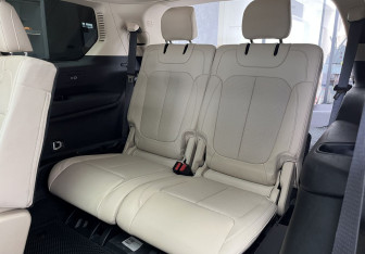 Подержанный автомобиль Jeep Grand Cherokee 2022 года (18 фото)