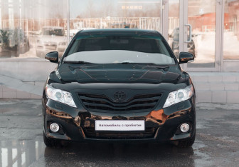 Подержанный автомобиль Toyota Camry Sedan 2010 года (2 фото)