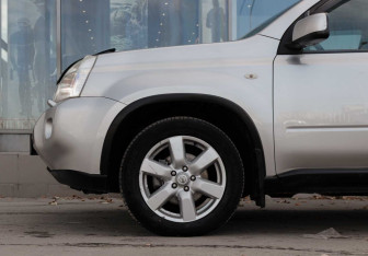 Подержанный автомобиль Nissan X-Trail 2007 года (9 фото)