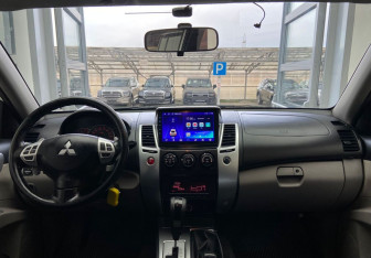 Подержанный автомобиль Mitsubishi Pajero Sport 2011 года (13 фото)
