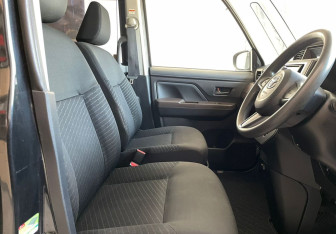 Подержанный автомобиль Toyota Tank 2020 года (13 фото)