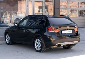 Подержанный автомобиль BMW X1 2013 года (7 фото)