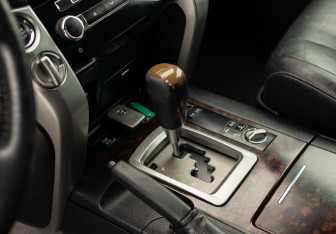 Подержанный автомобиль Toyota Land Cruiser Suv 2012 года (16 фото)