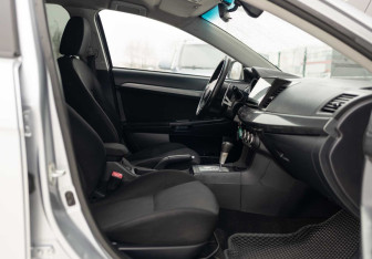 Подержанный автомобиль Mitsubishi Lancer Hatchback 2008 года (18 фото)