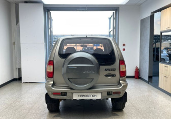 Подержанный автомобиль Chevrolet Niva 2007 года (6 фото)