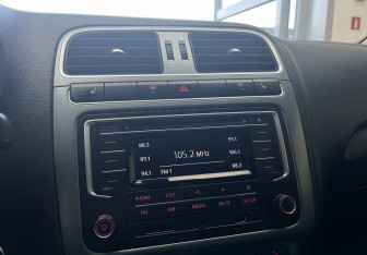 Подержанный автомобиль Volkswagen Polo Sedan 2016 года (13 фото)