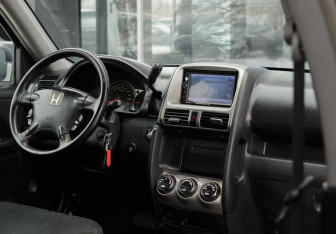 Подержанный автомобиль Honda CR-V 2005 года (10 фото)